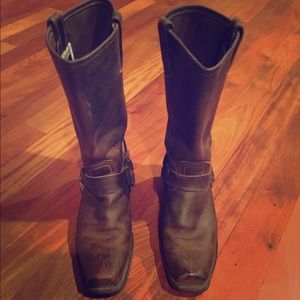 Frye - Cowgirl boots w/ metal ring